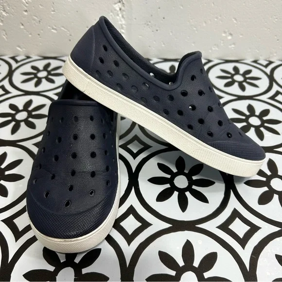 Old Navy Toddler Boys Blue Slip-On Water Shoes 11 - Picture 1 of 6